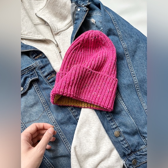 Hand knitted wool beanie - Picture 4 of 8